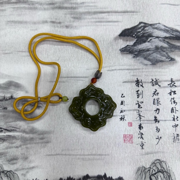 天然岫玉绿色八方来财挂坠项链XY37