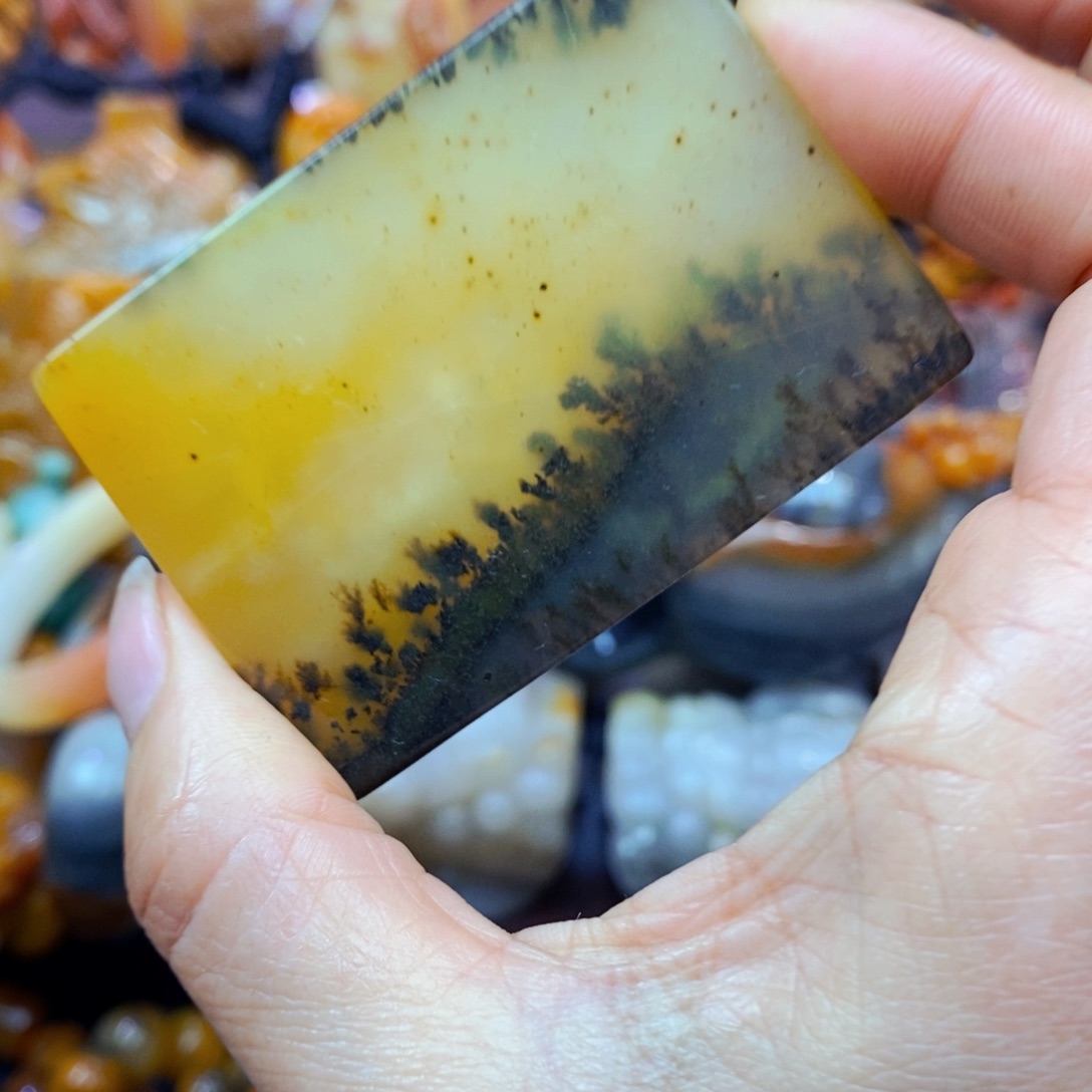 未镶嵌石英质玉（黄龙玉）颈饰