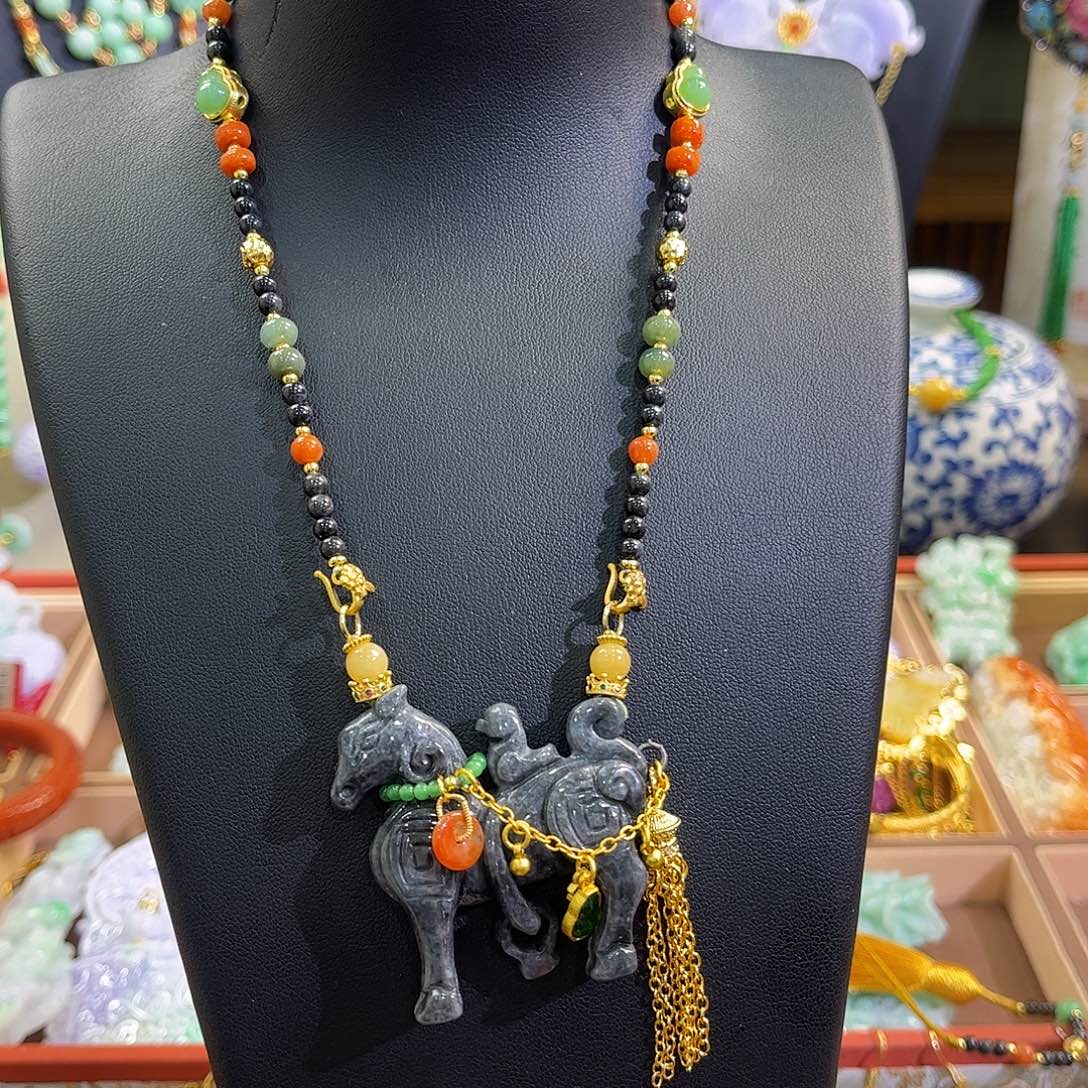 翡翠未镶嵌颈饰炸