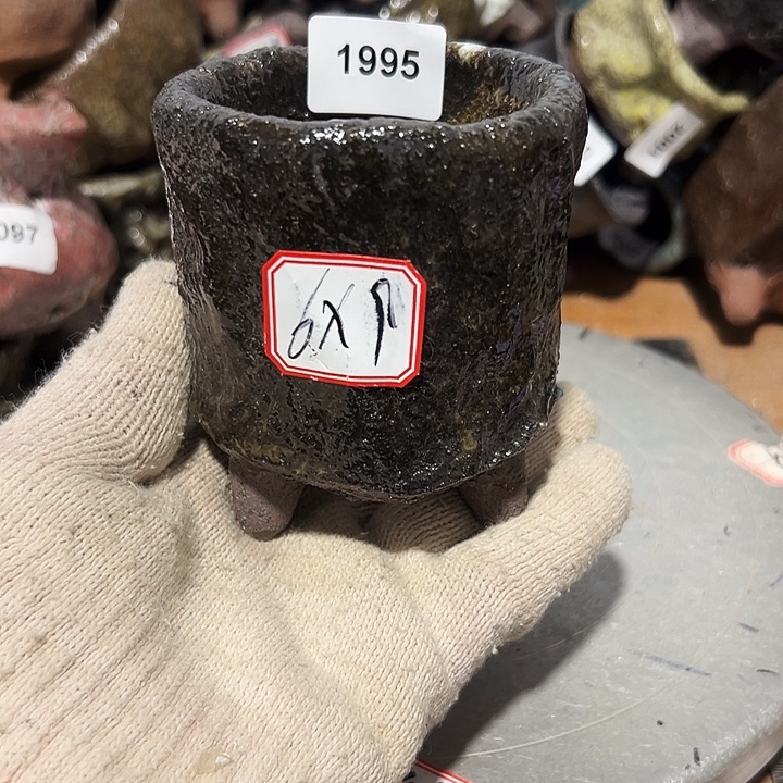 粗陶花盆，现在都不一样