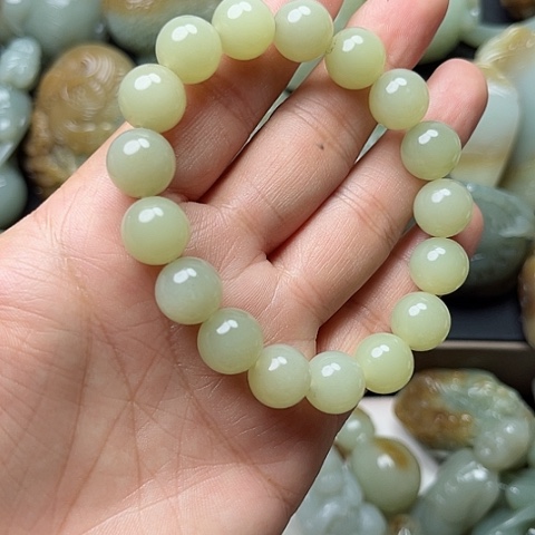 和田玉未镶嵌颈饰龍**人