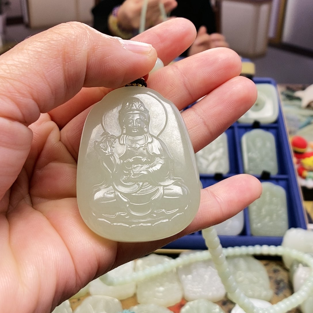 和田玉颈饰未镶嵌张*