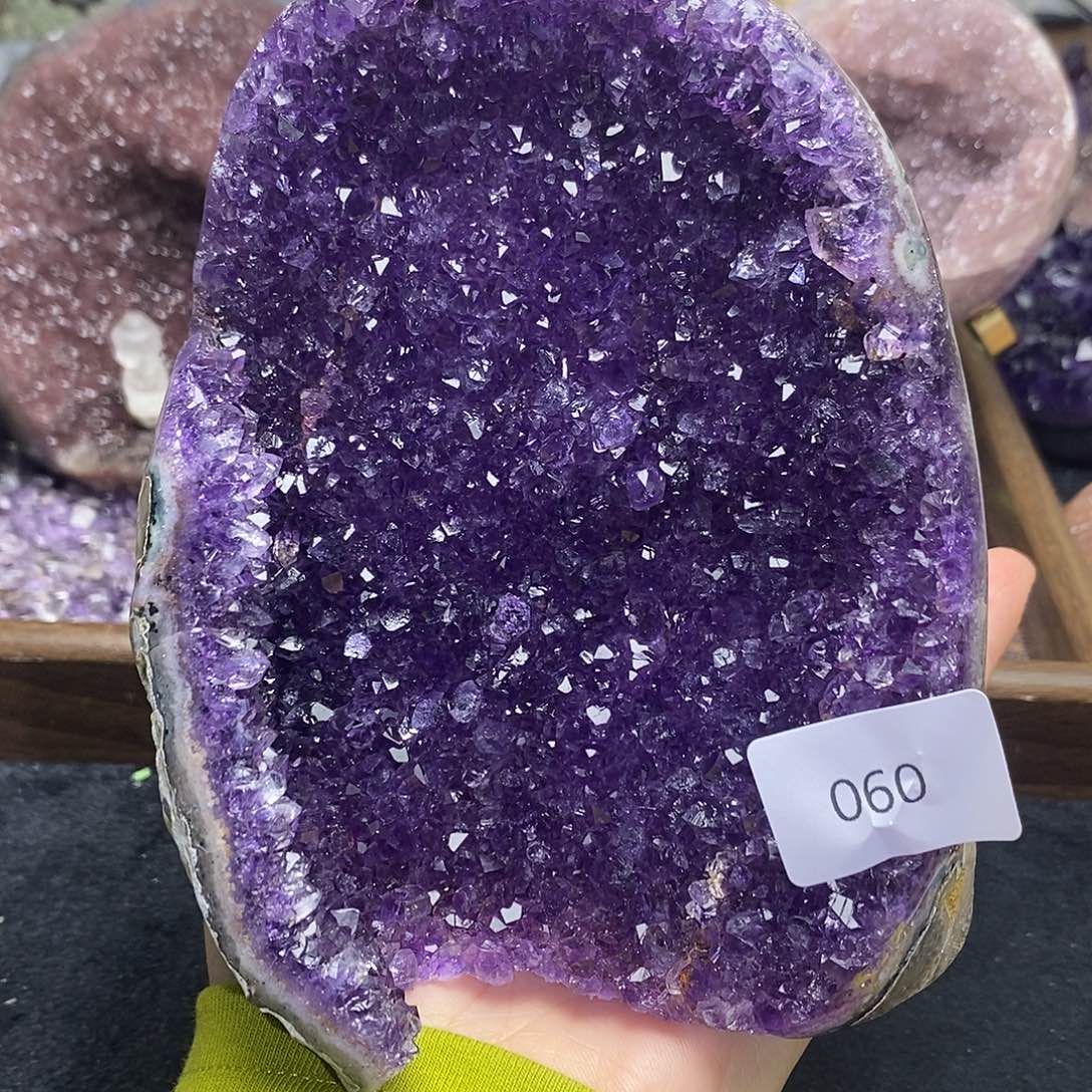 紫晶未镶嵌大型摆件（非配饰）