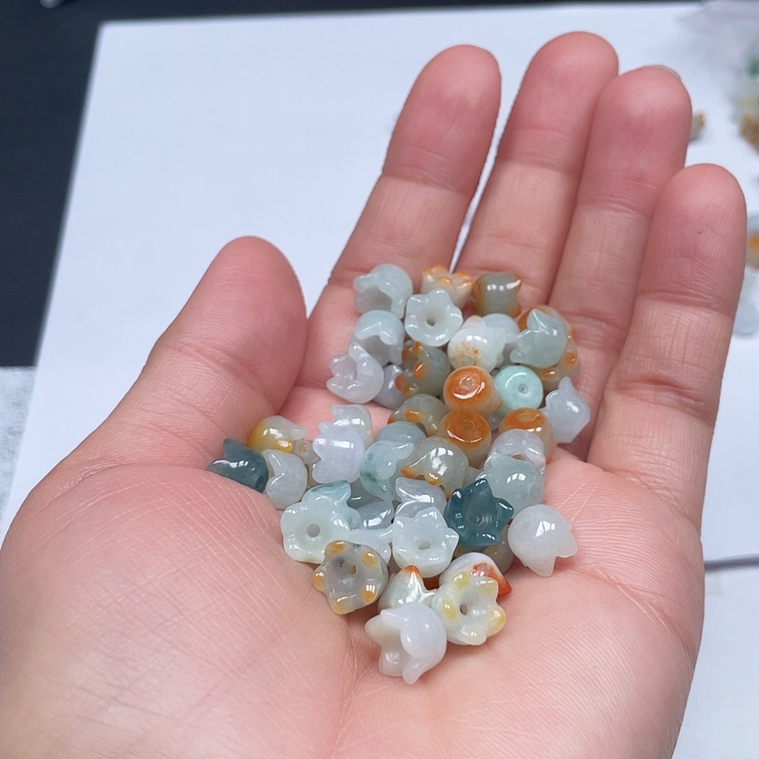 我***力翡翠未镶嵌颈饰翡翠首饰