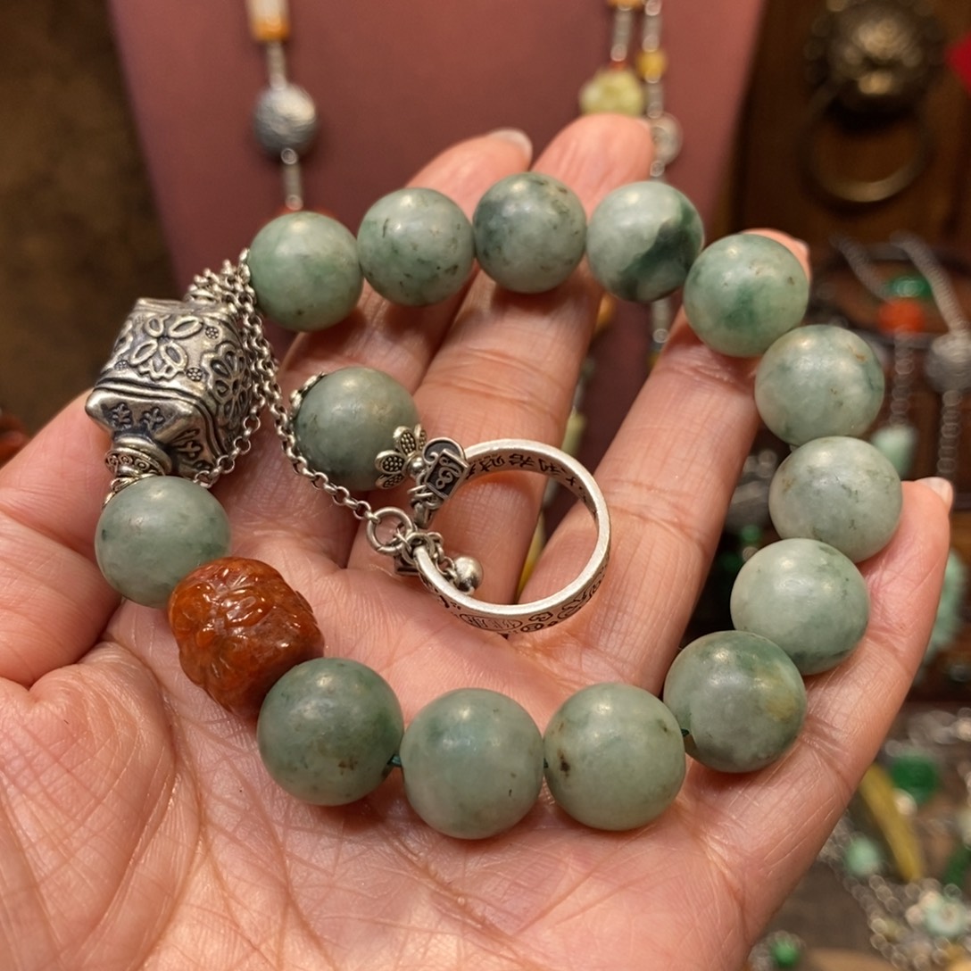 翡翠吊坠(赠链)未镶嵌