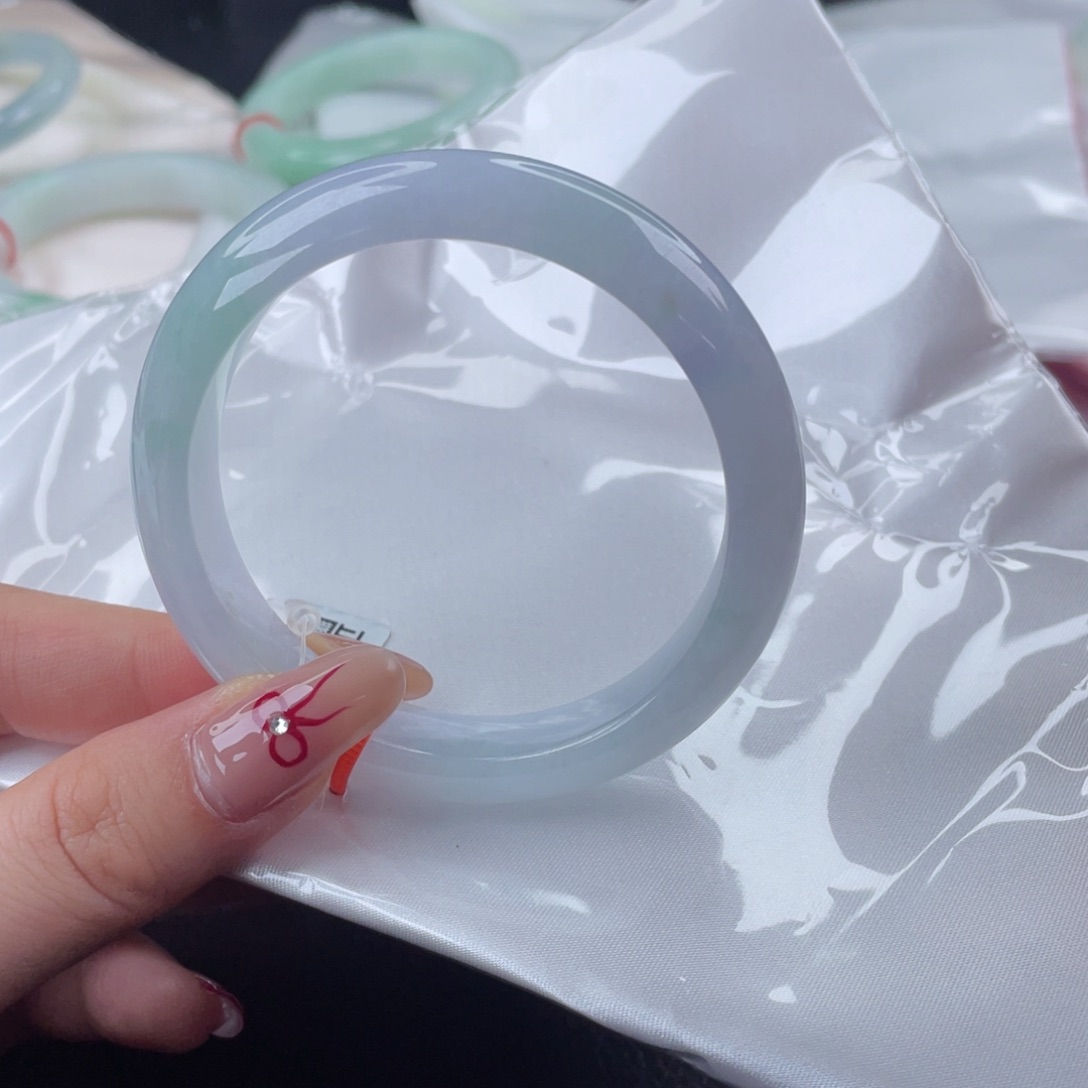 翡翠手镯未镶嵌55圈口9