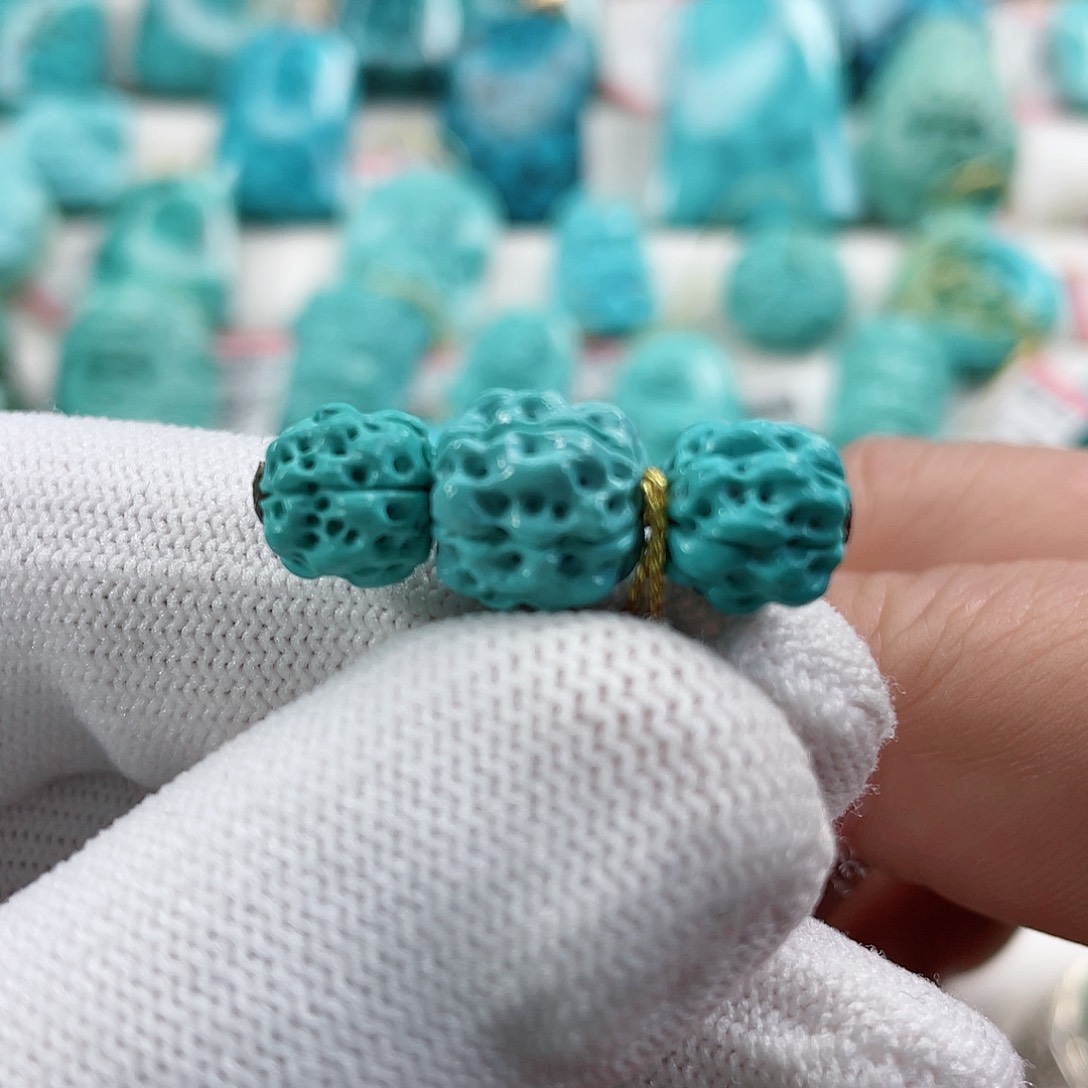 绿松石颈饰未镶嵌