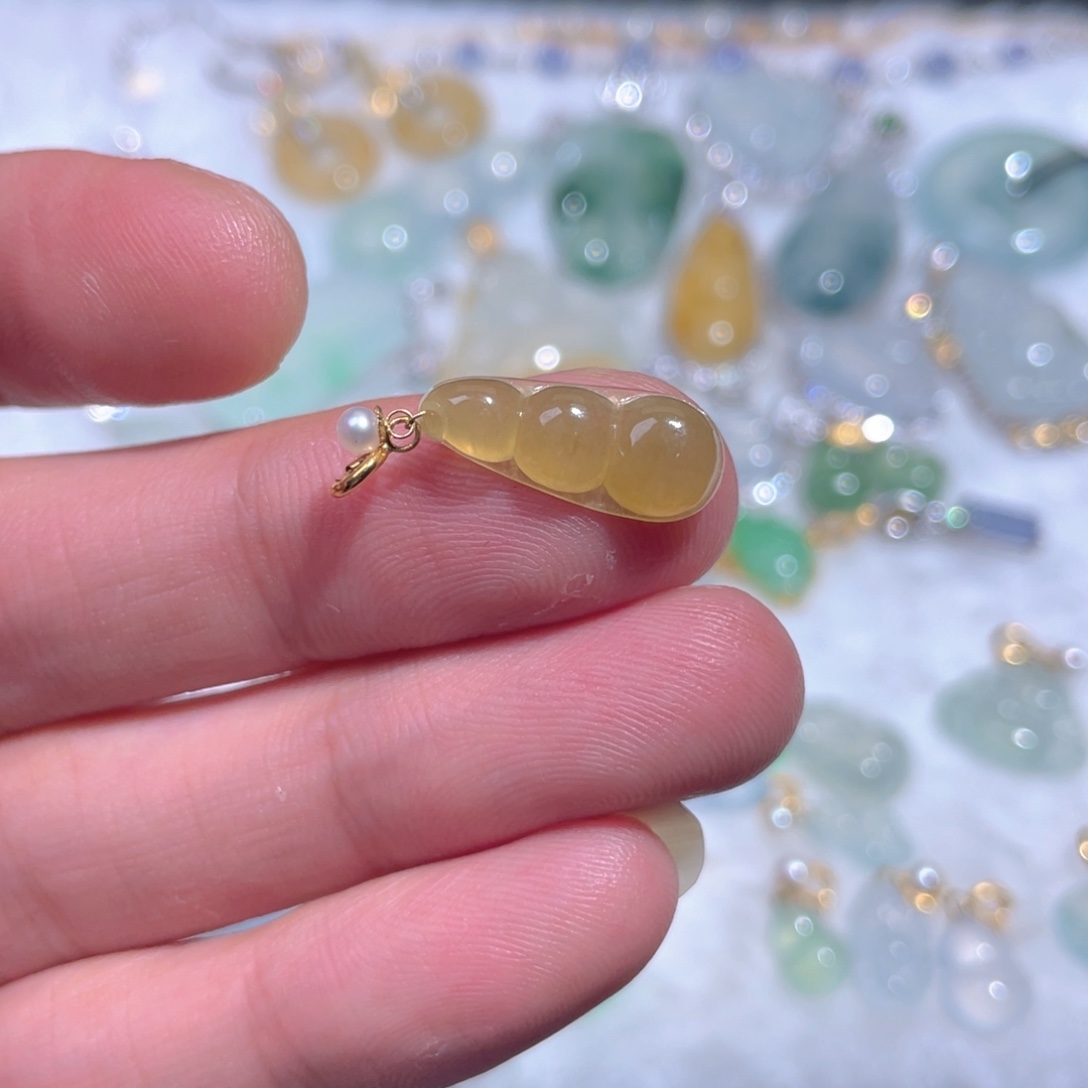 余****翡翠18K金镶嵌颈饰翡翠