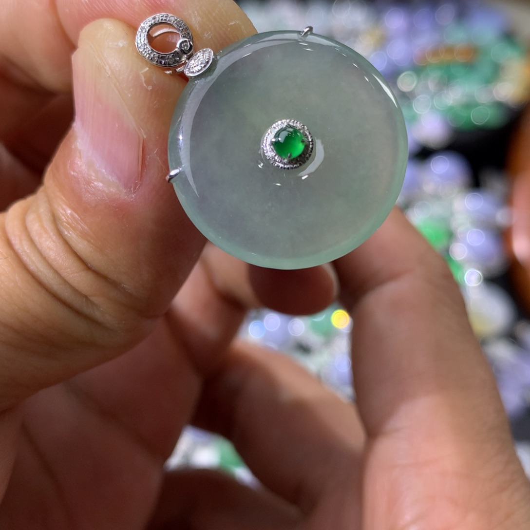 翡翠吊坠(不含链)18K金镶嵌