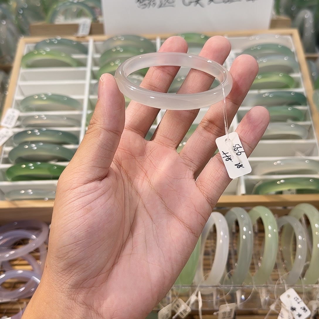 玛瑙/玉髓未镶嵌手镯圈口56.6