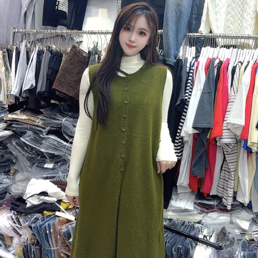 boff-冬日叠叠乐百搭显瘦圆领小设计扣子中长款保暖毛衣马甲87270