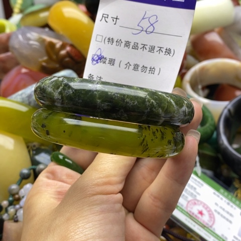 蛇纹石玉手镯未镶嵌