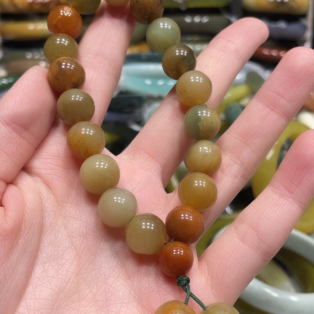 蛇纹石玉手串未镶嵌瑕