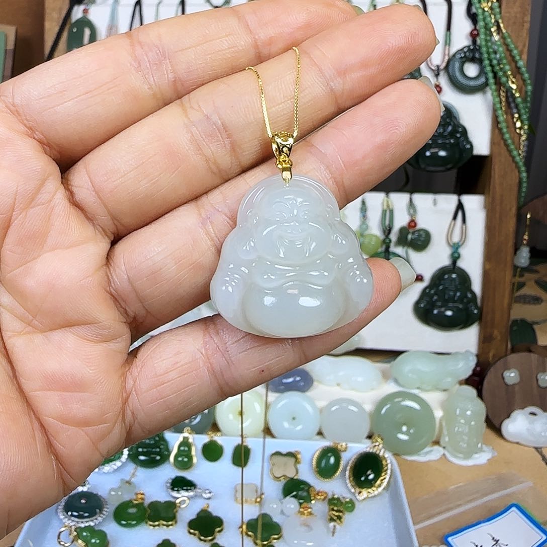 怼***妈和田玉未镶嵌颈饰