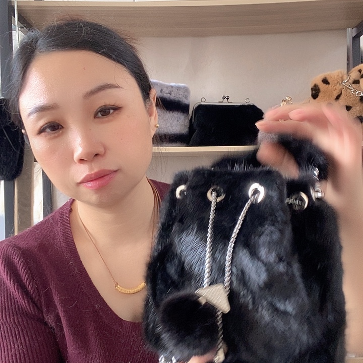 在*谁貂毛皮草包包单肩包