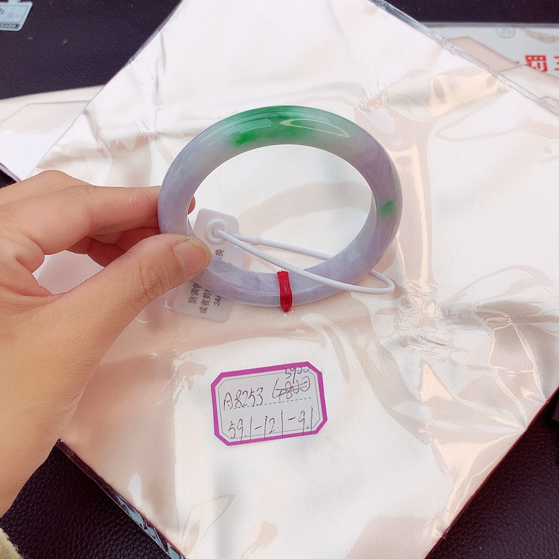 翡翠手镯未镶嵌翡翠