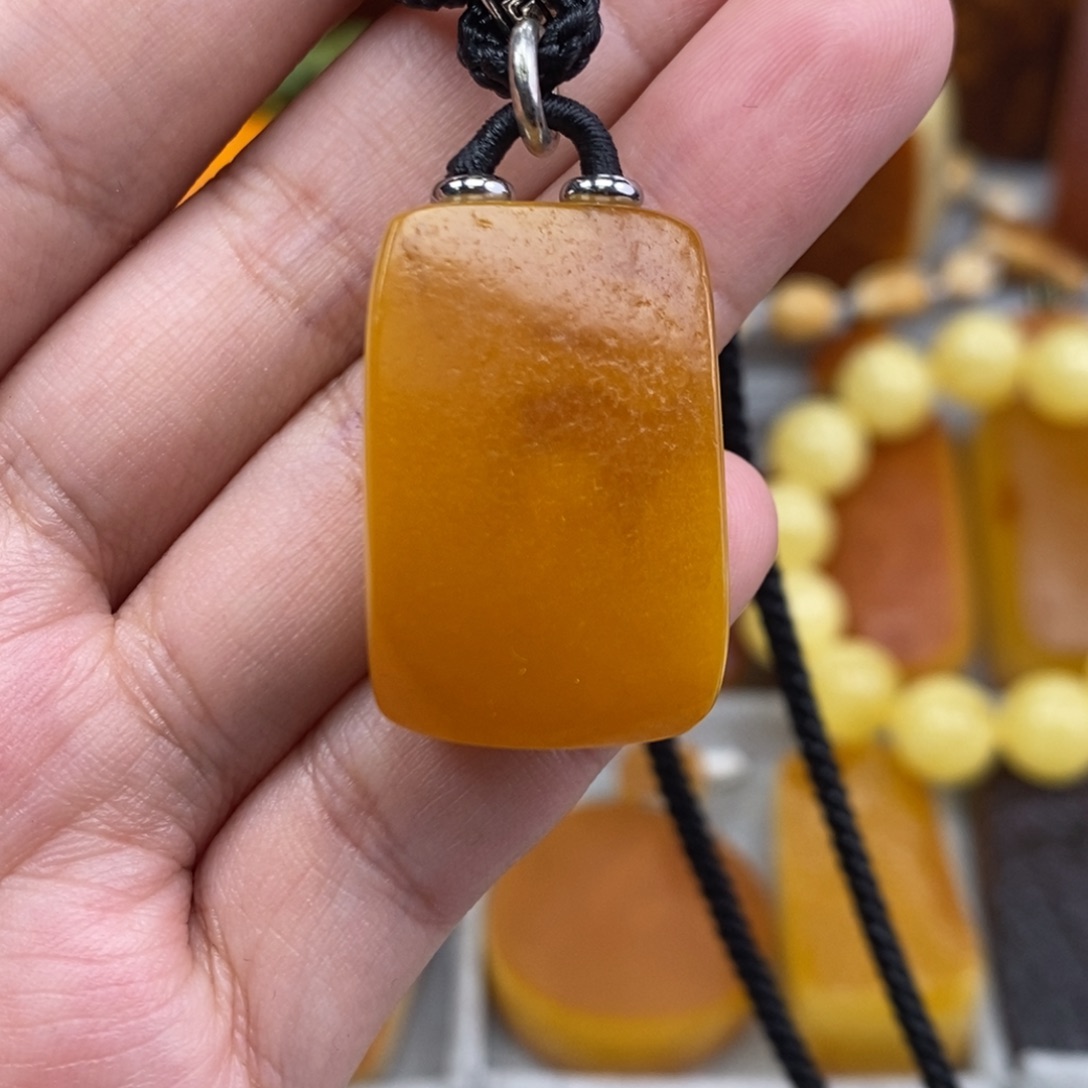 琥珀吊坠(赠链)未镶嵌