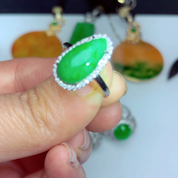 翡翠吊坠(不含链)未镶嵌