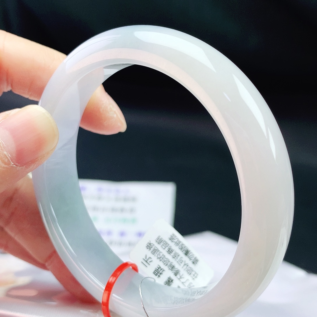 翡翠手镯未镶嵌58圈