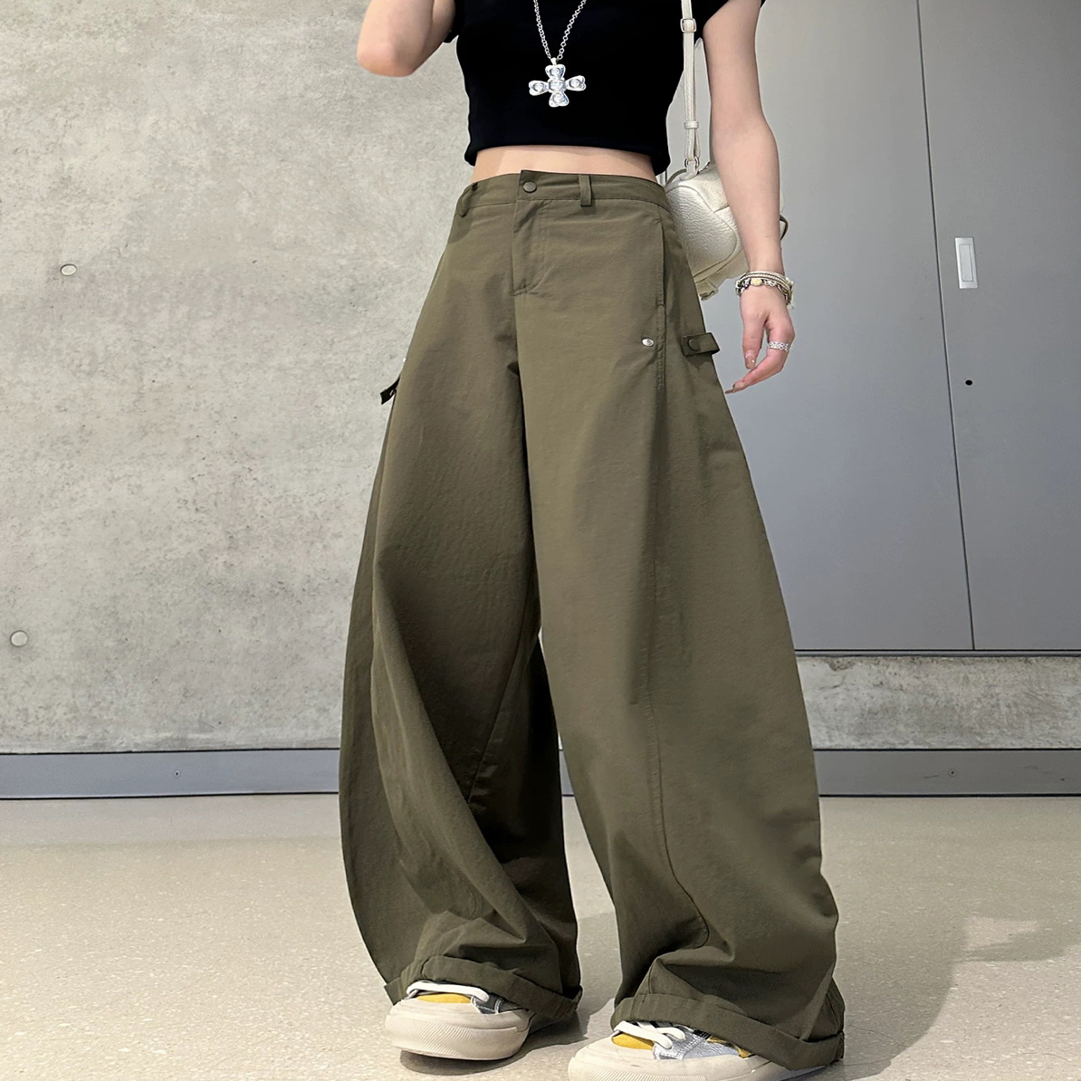 2382动感少女新款工装弯刀裤