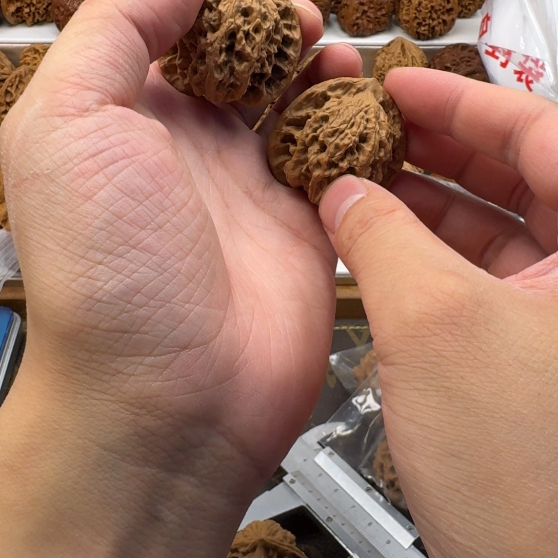 文玩核桃吊坠霞云岭