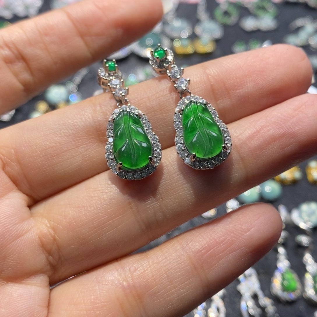 昕****翡翠未镶嵌颈饰翡翠