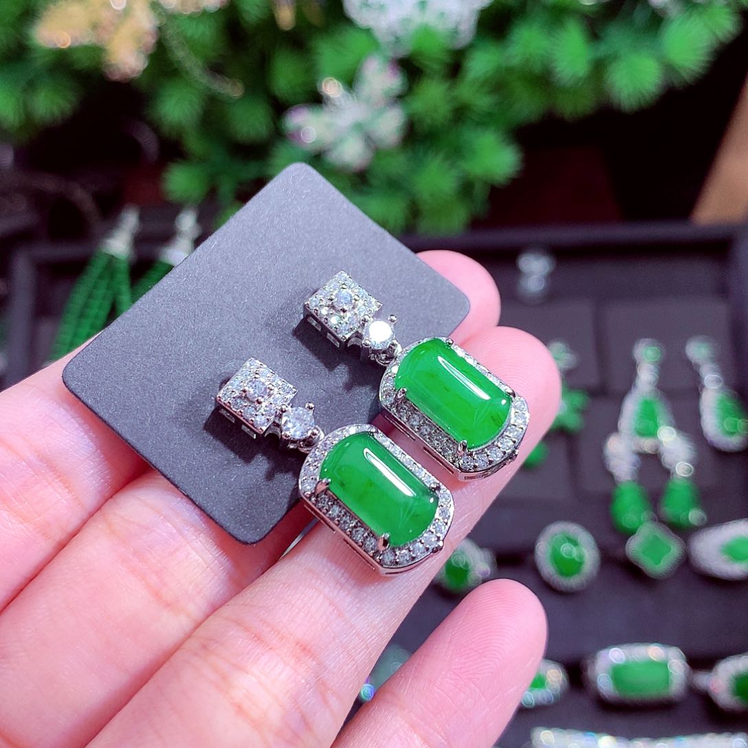 颈饰未镶嵌翡翠天然