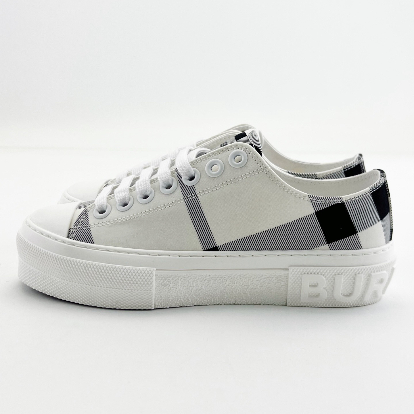 未使用 BURBERRY/博柏利 36码/白色黑灰圆头系带板鞋/18534902