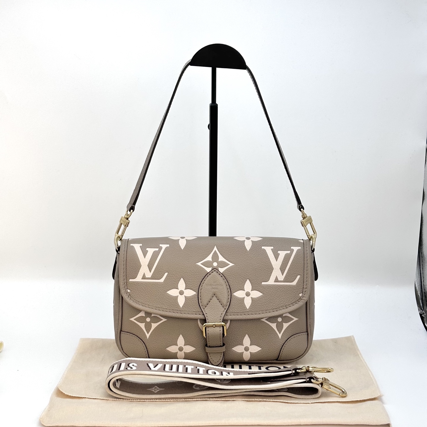 99新 LouisVuitton/路易威登 大象灰法棍压花单肩斜挎包 71891