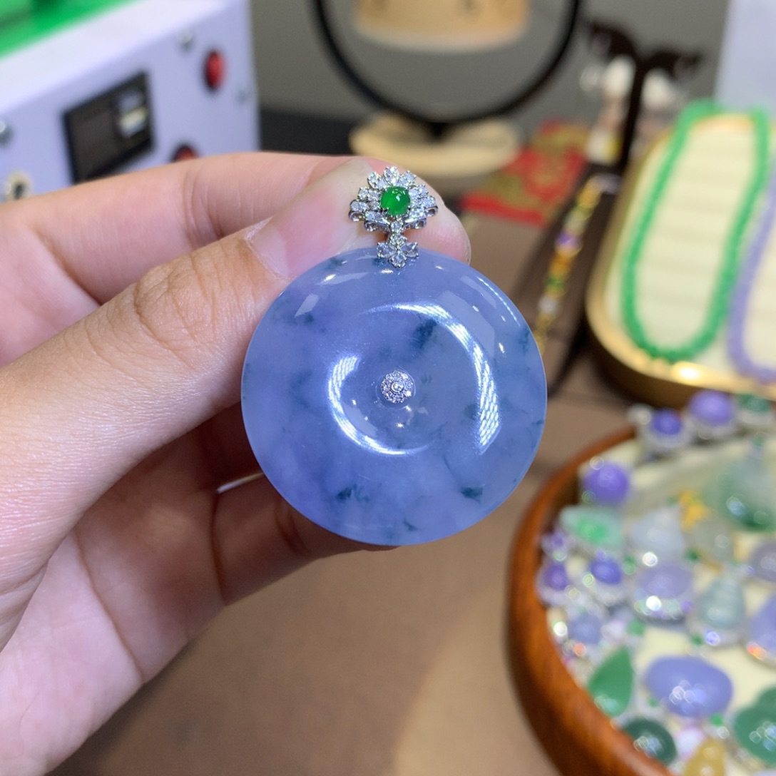 翡翠18K金镶嵌颈饰翡翠