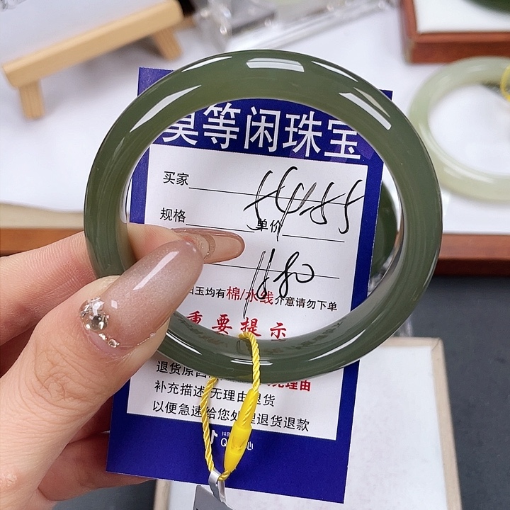 和田玉手镯未镶嵌