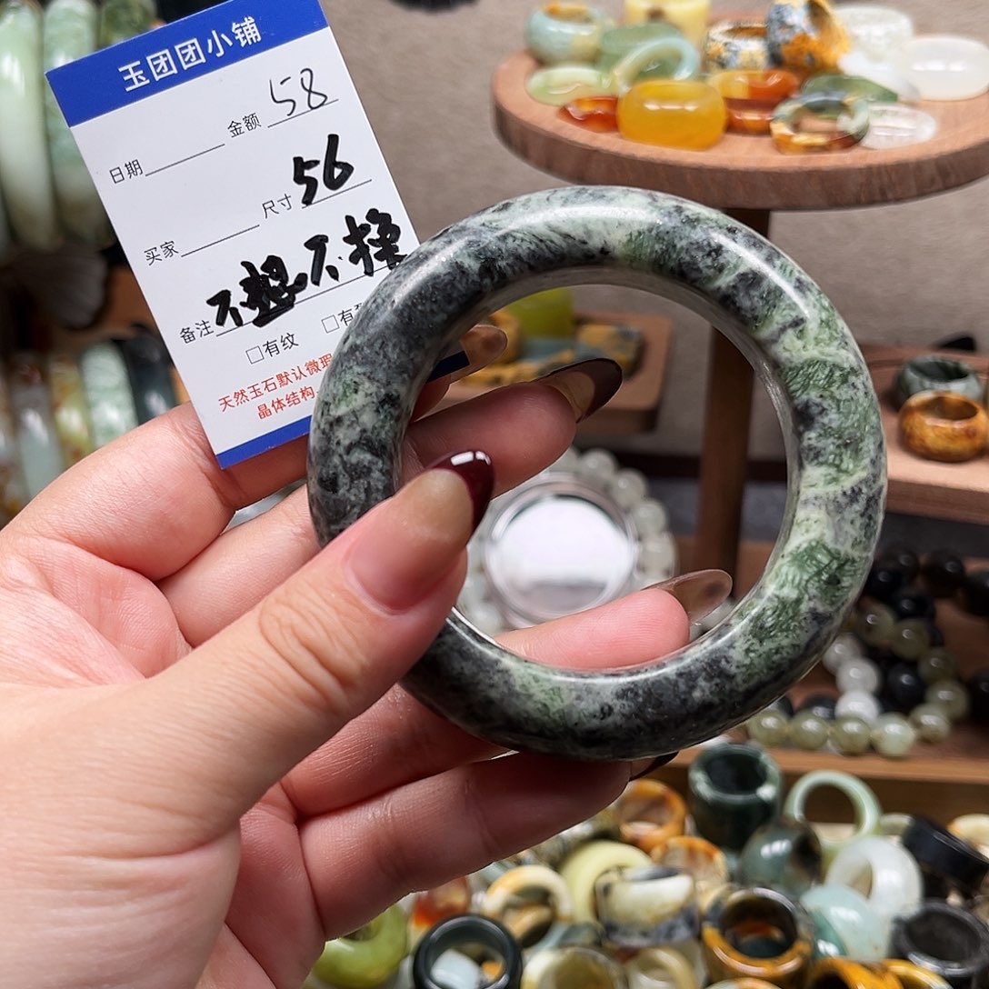 蛇纹石玉未镶嵌手镯轻微手感