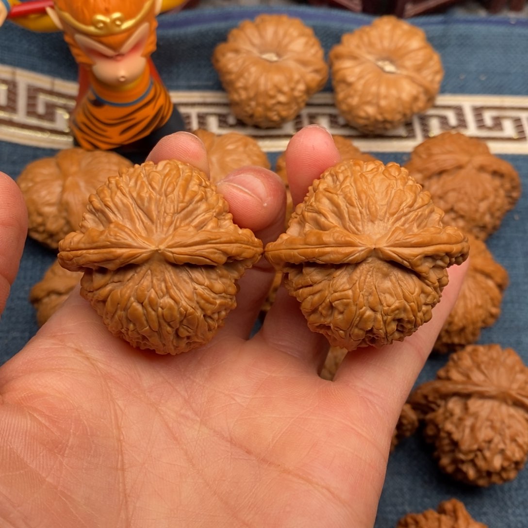 文玩核桃把件42全品红皮闷白