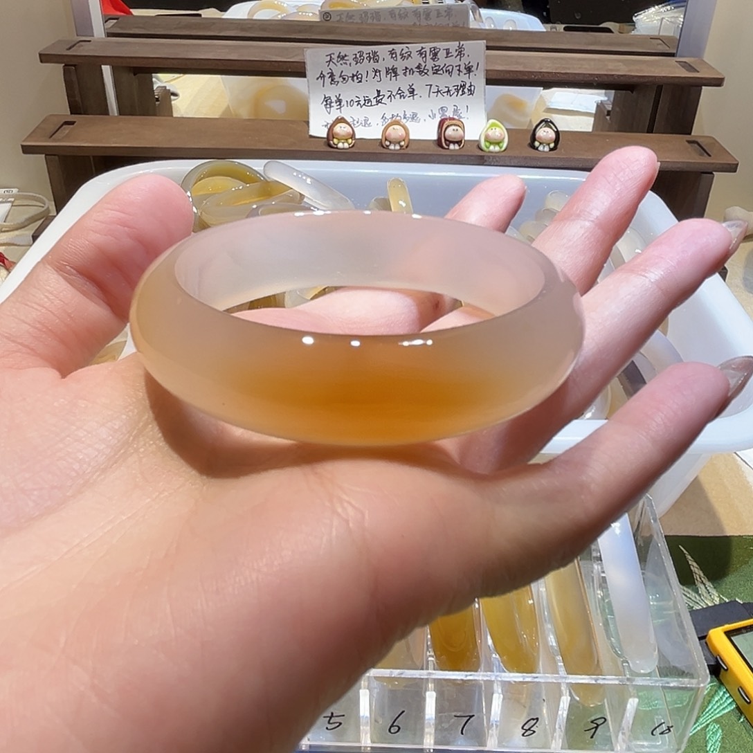 瞪***士玛瑙/玉髓未镶嵌手镯