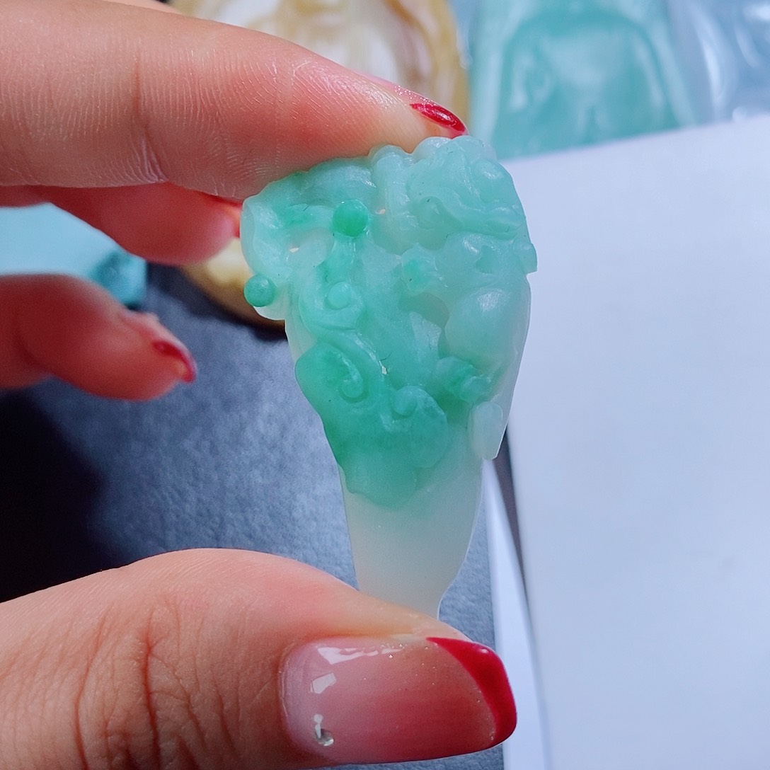 定制翡翠未镶嵌毛货不支持退换货，付款后确认抛光