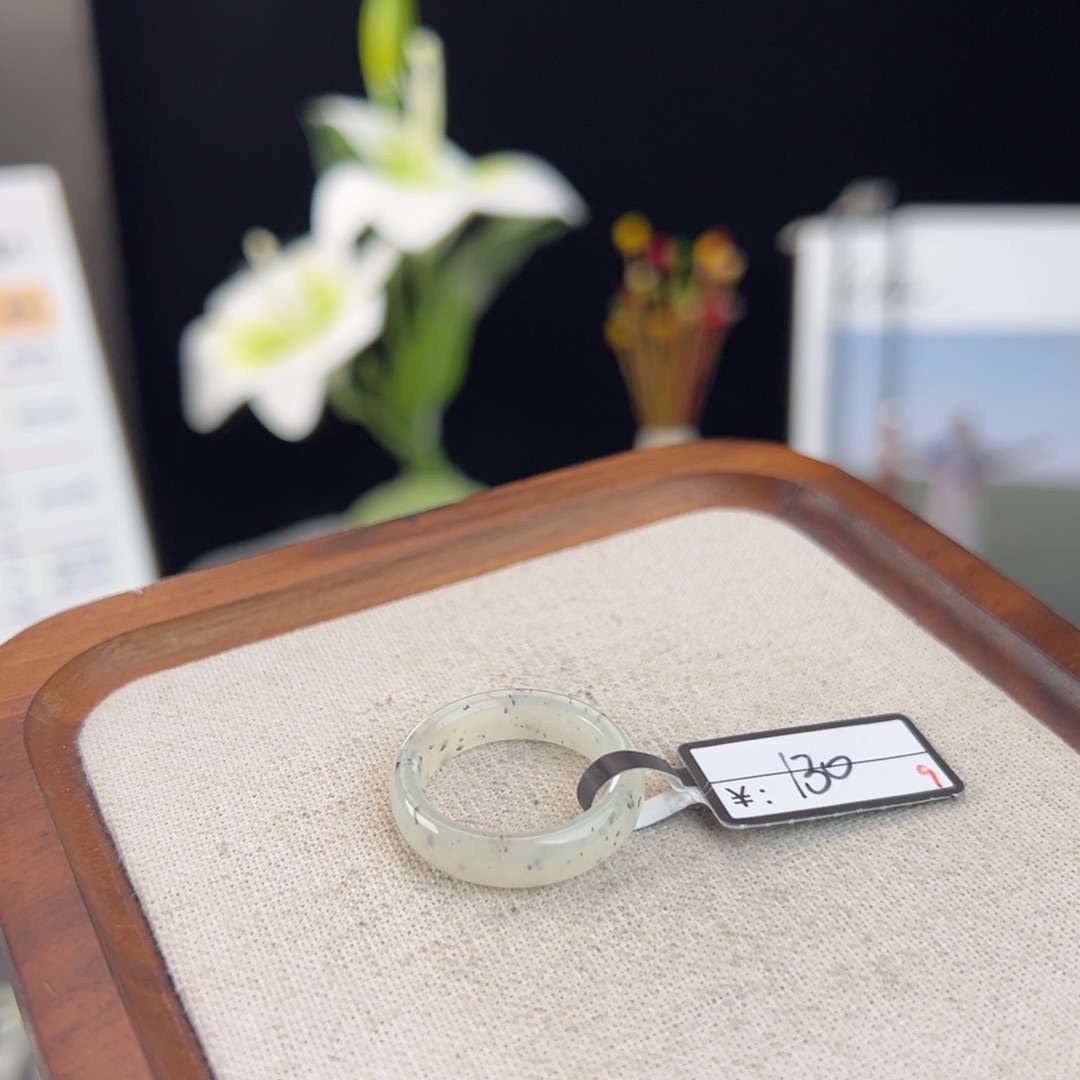 和田玉（糖玉）未镶嵌戒指N102点墨细条直径18不退换