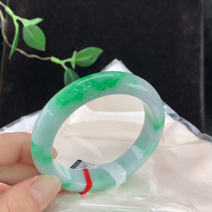 翡翠手镯未镶嵌111/0128