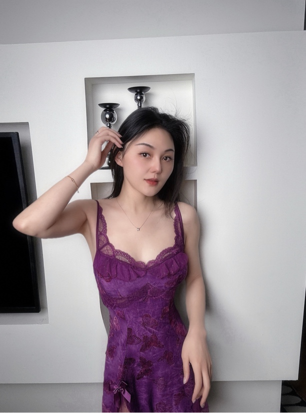 甜美蝴蝶印花深V睡裙气质美背