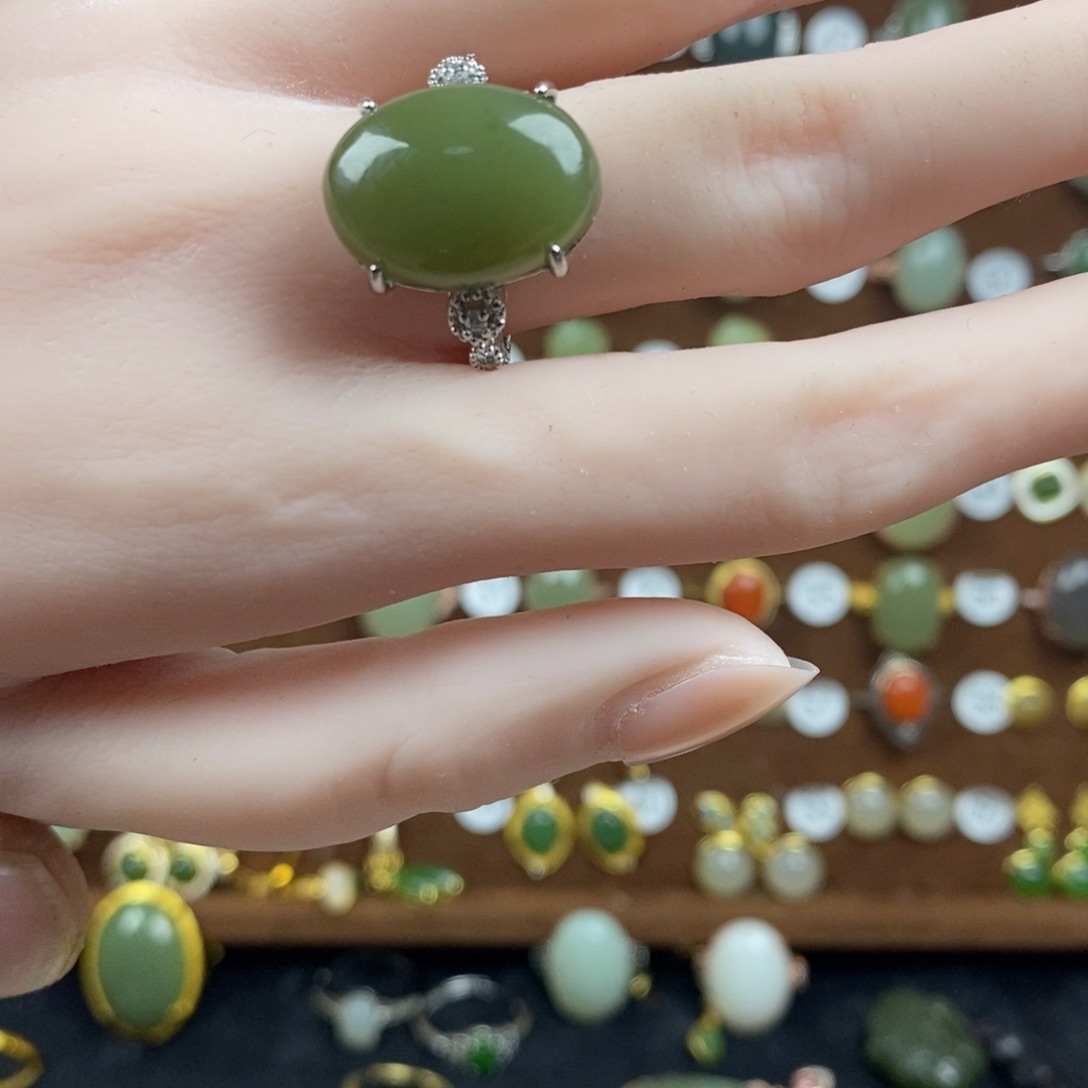 和田玉（青白玉）戒指合金