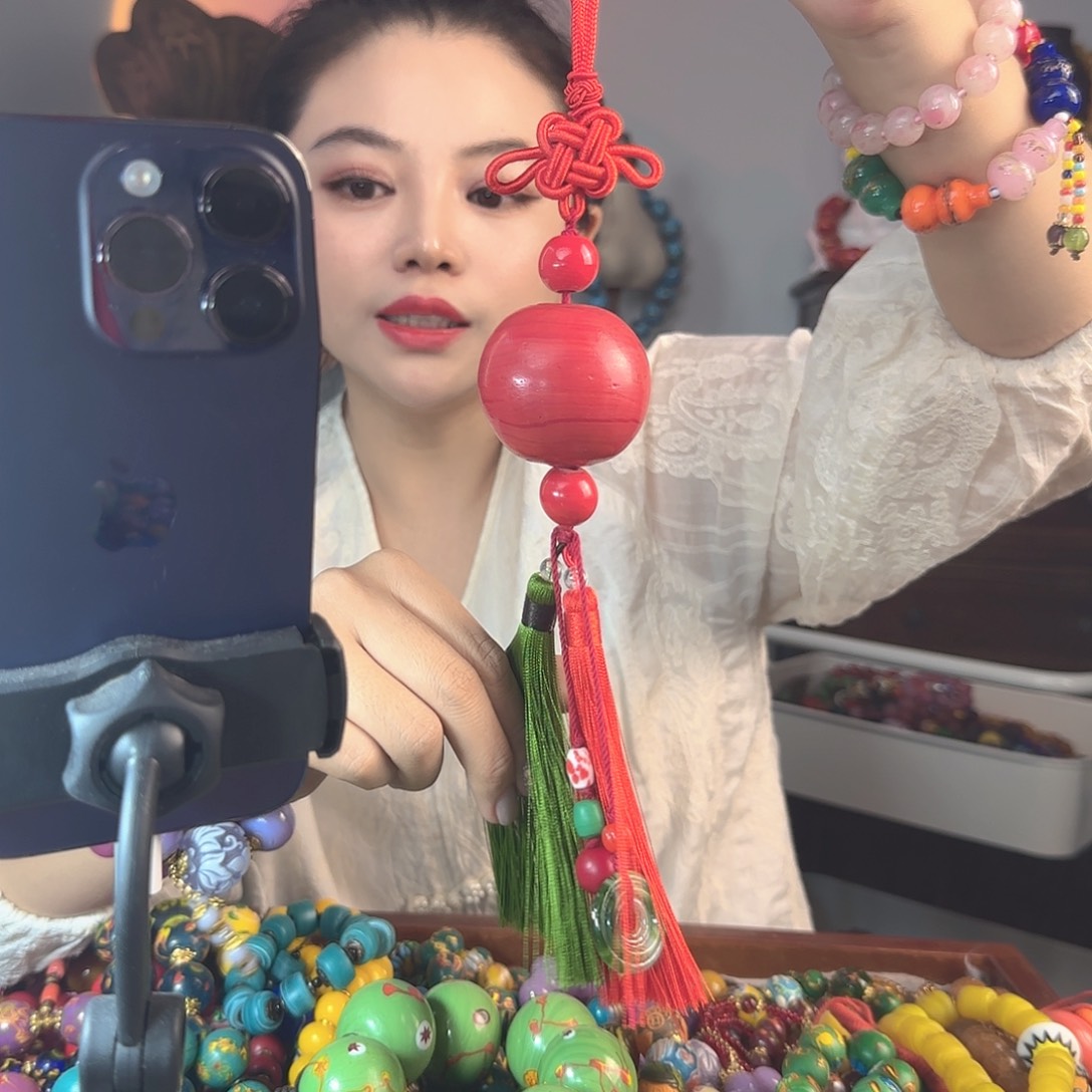 玻璃颈饰老琉璃的故事是一个人的