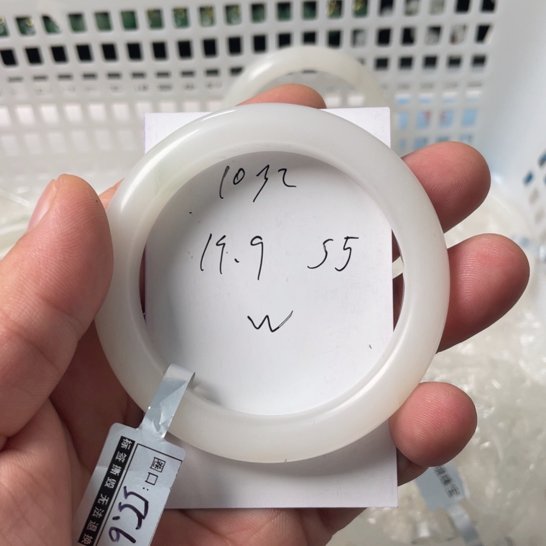 石英质玉未镶嵌手镯