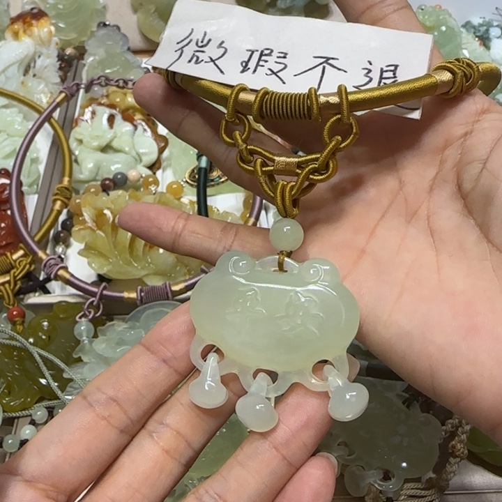 蛇纹石玉吊坠未镶嵌