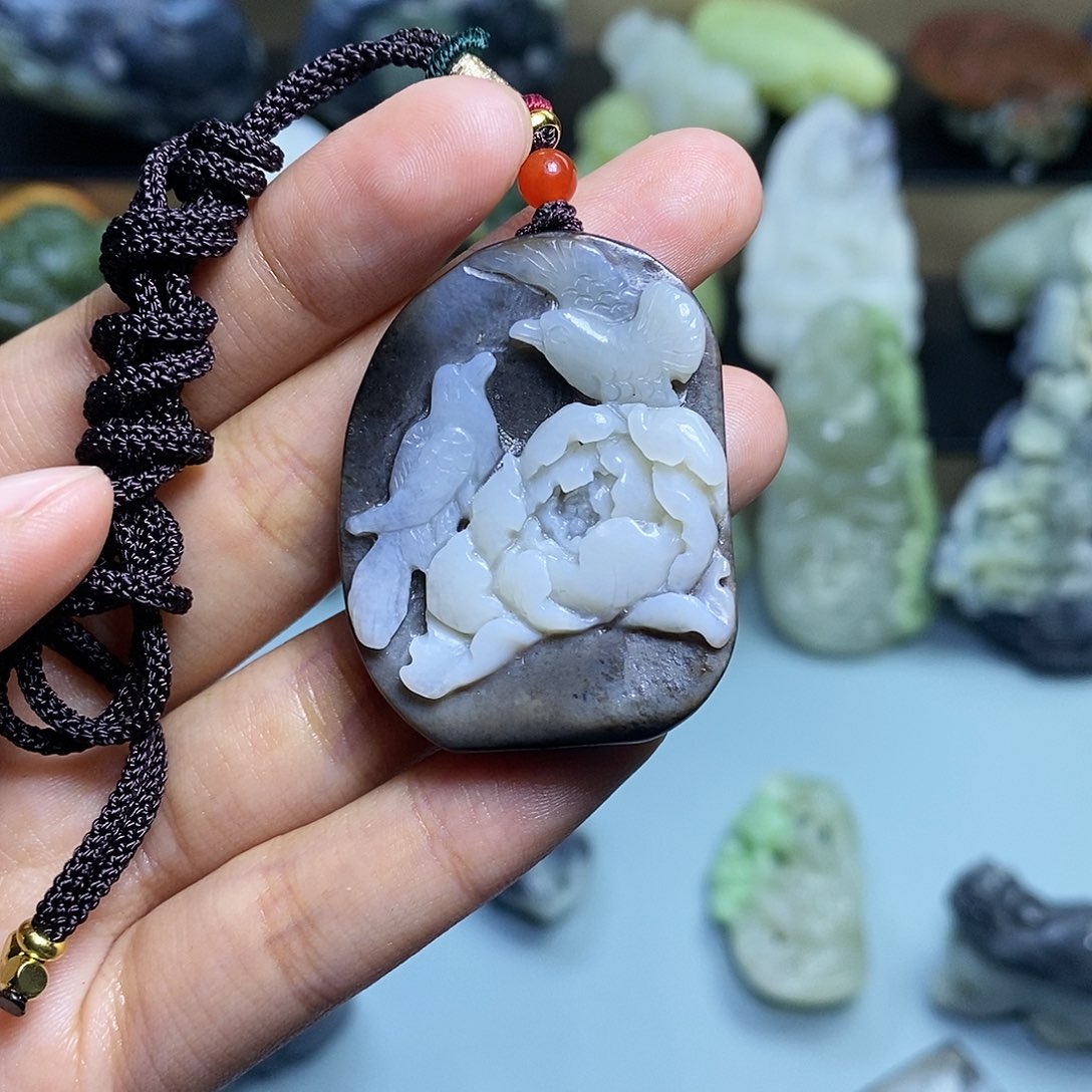 颈饰未镶嵌和田玉床***光