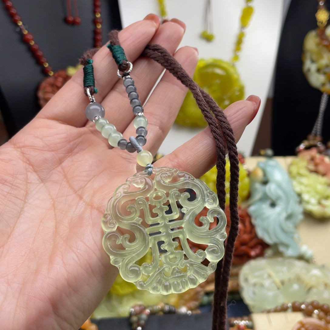 未镶嵌蛇纹石玉颈饰