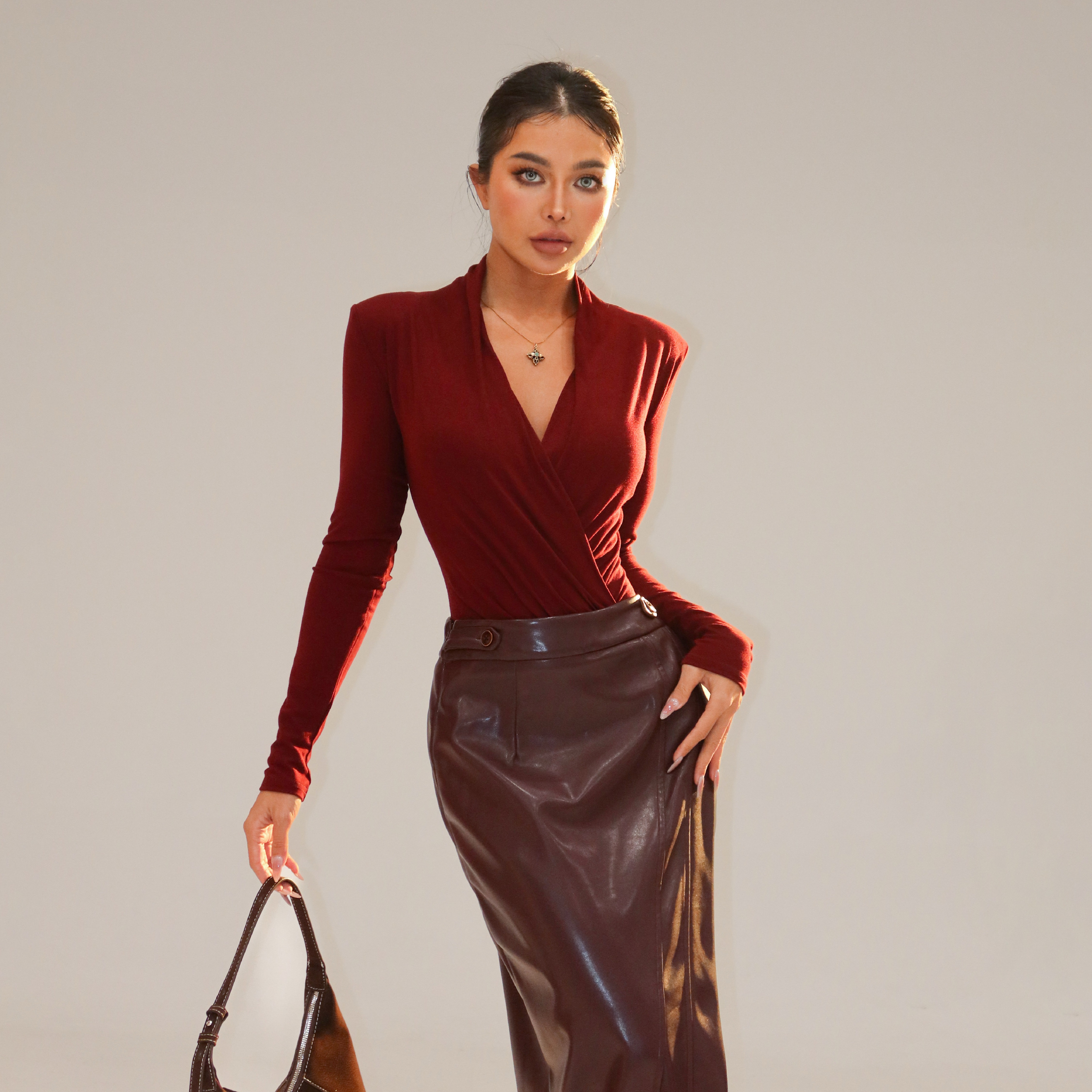 【蜜蜜家】玫瑰乳茶 欧美辣妹气质修身抓绒带垫肩连体衣 25/Z667