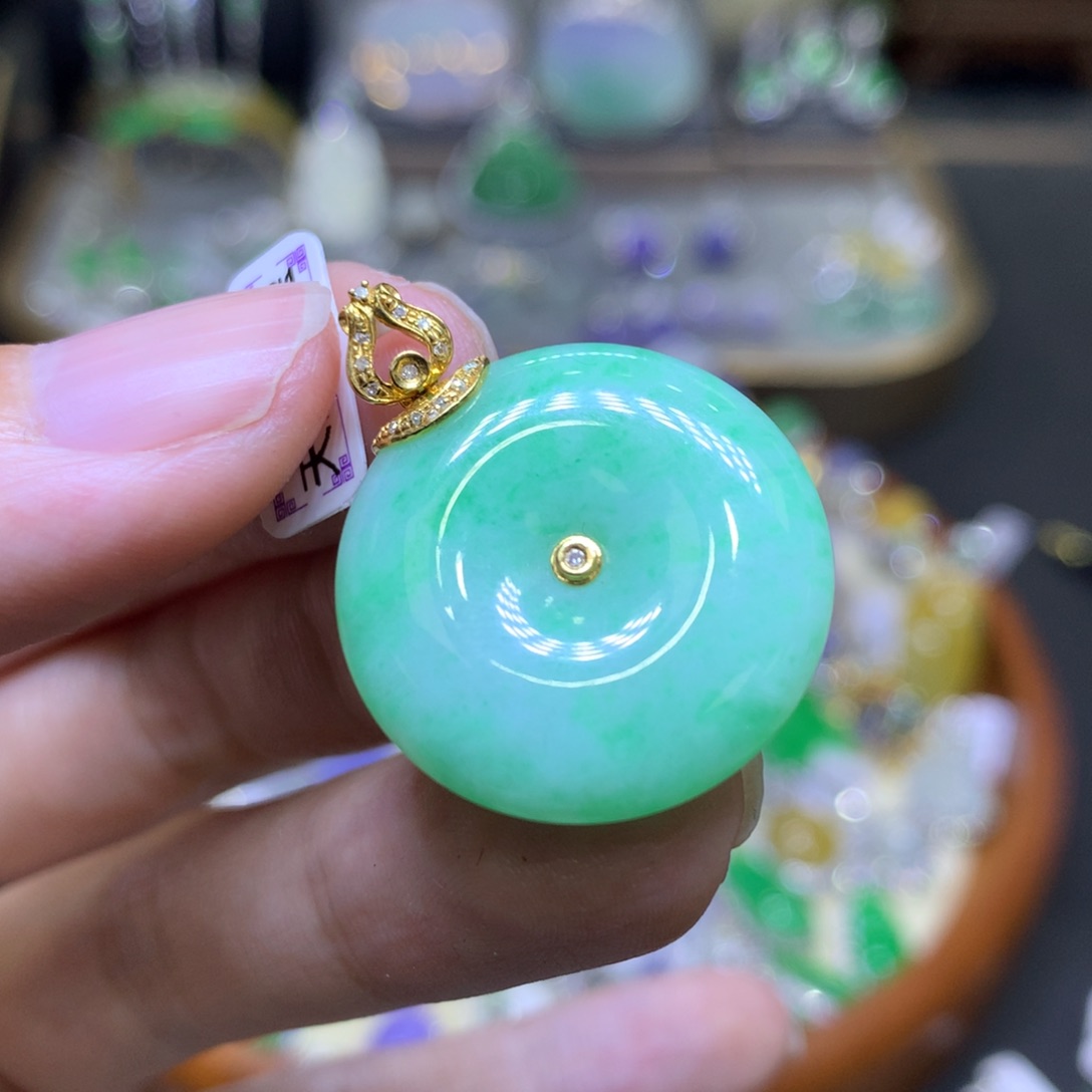 翡翠18K金镶嵌颈饰翡翠吊坠项链