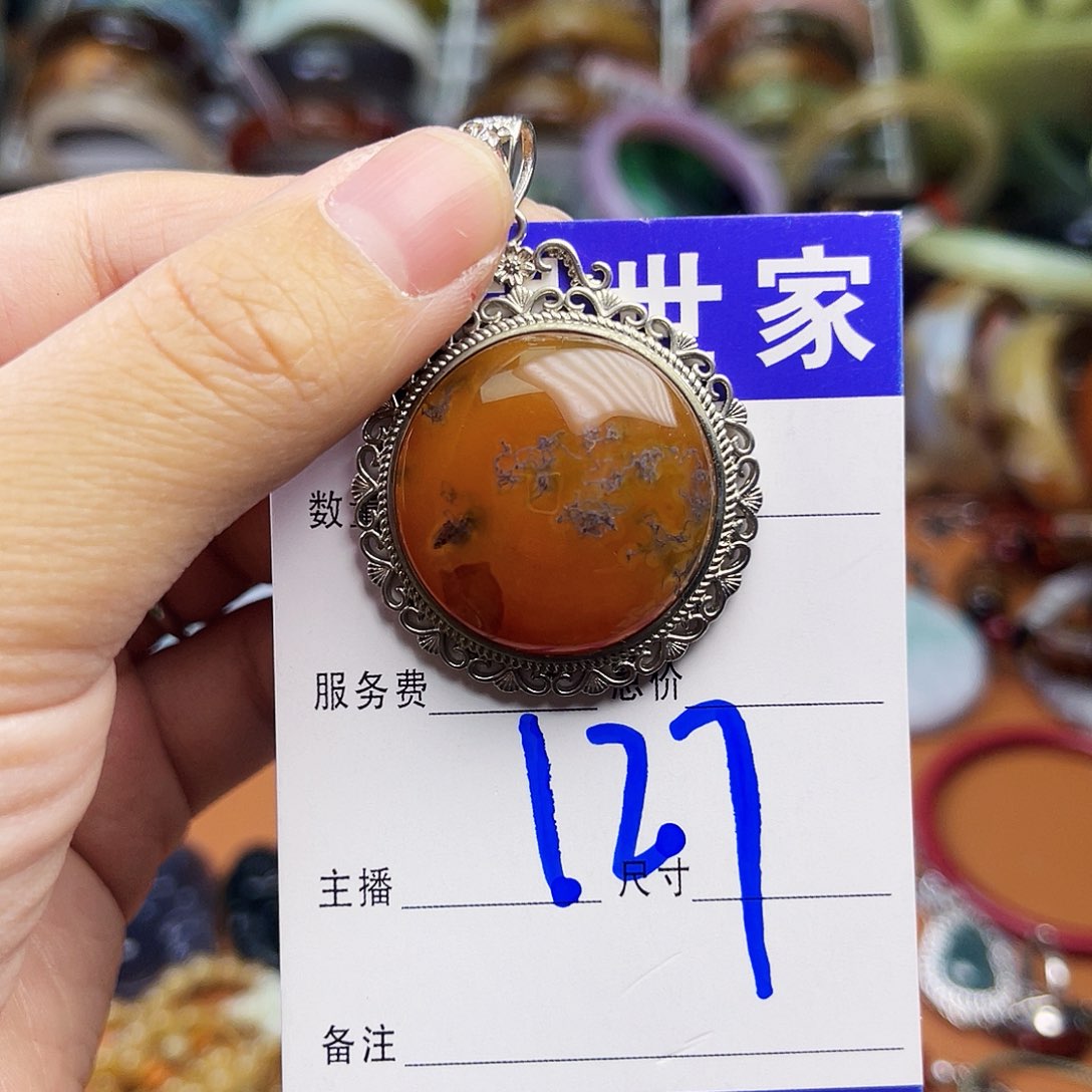 蛇纹石玉颈饰未镶嵌