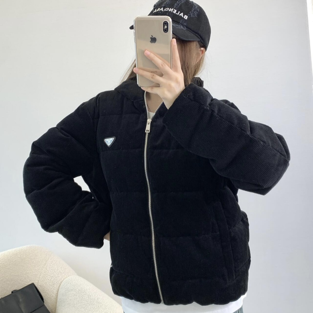 全新未使用 Prada/普拉达 灯芯绒羽绒服 46码 01352