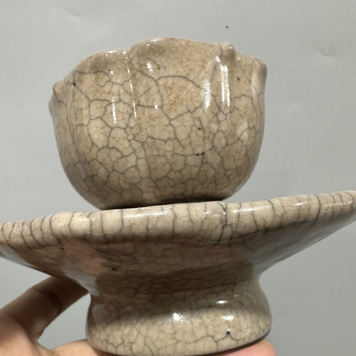 哥窑瓷釉色开片精美