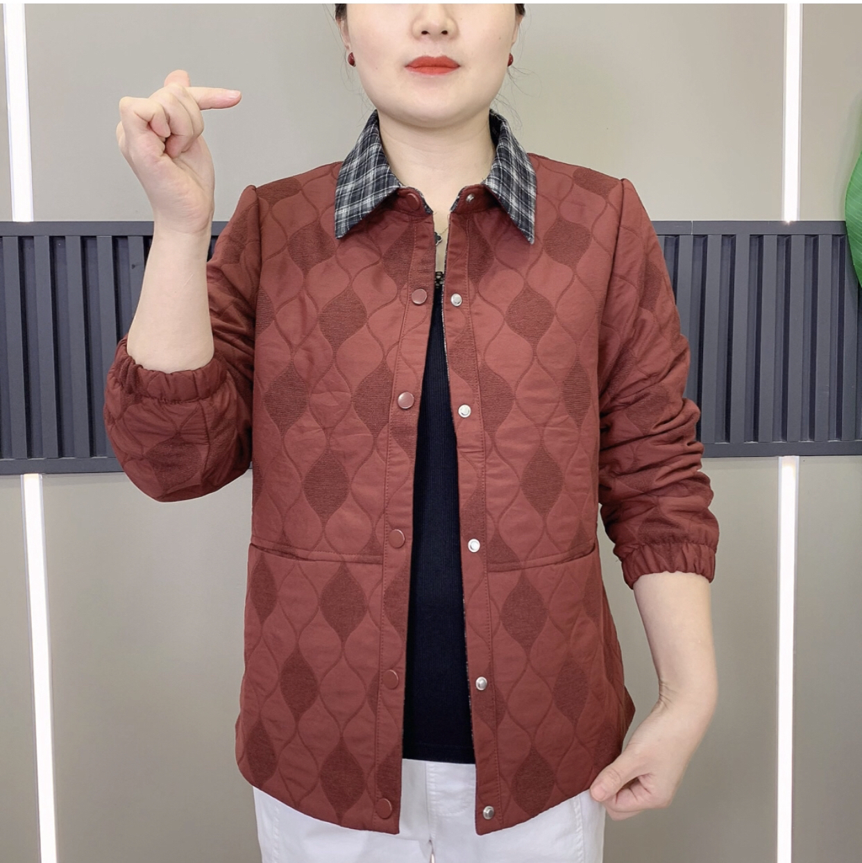 秋季新款格子翻领缇花洋气百搭气质修身妈妈装外套260